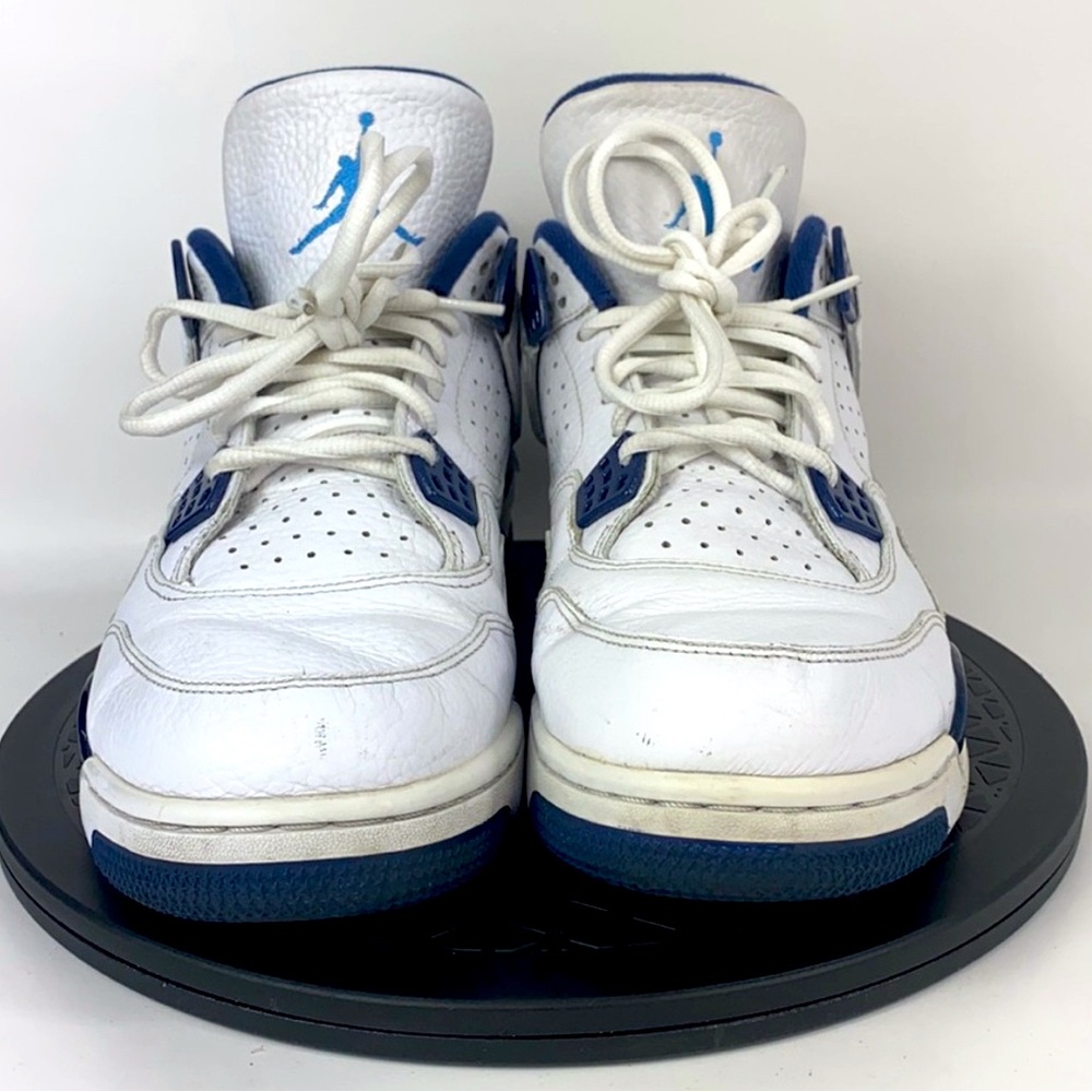 Jordan 4 Columbia good condition for how old the shoe is. AUTHENTIC